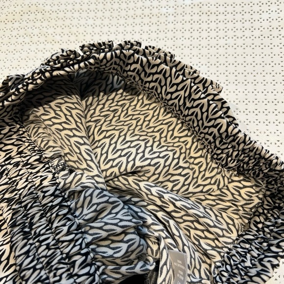 H&M Printed Flowy Midi Skirt Black Cream Size 2 - Picture 9 of 10